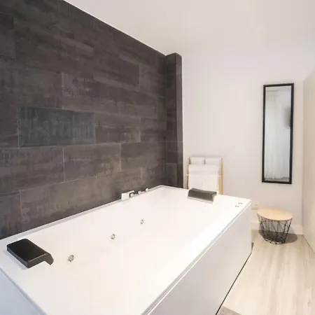 Moonkey - Mediterraneo Con Jacuzzi Y Luz Natural *